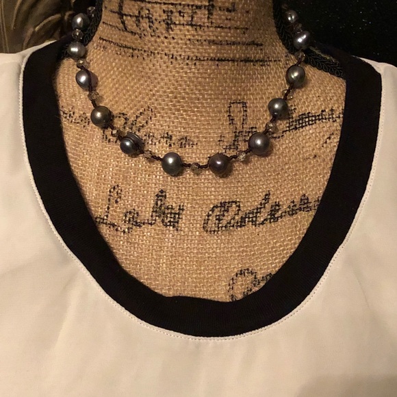 Womenโs Kenneth Cole Sleeveless Blouse - Picture 3 of 8